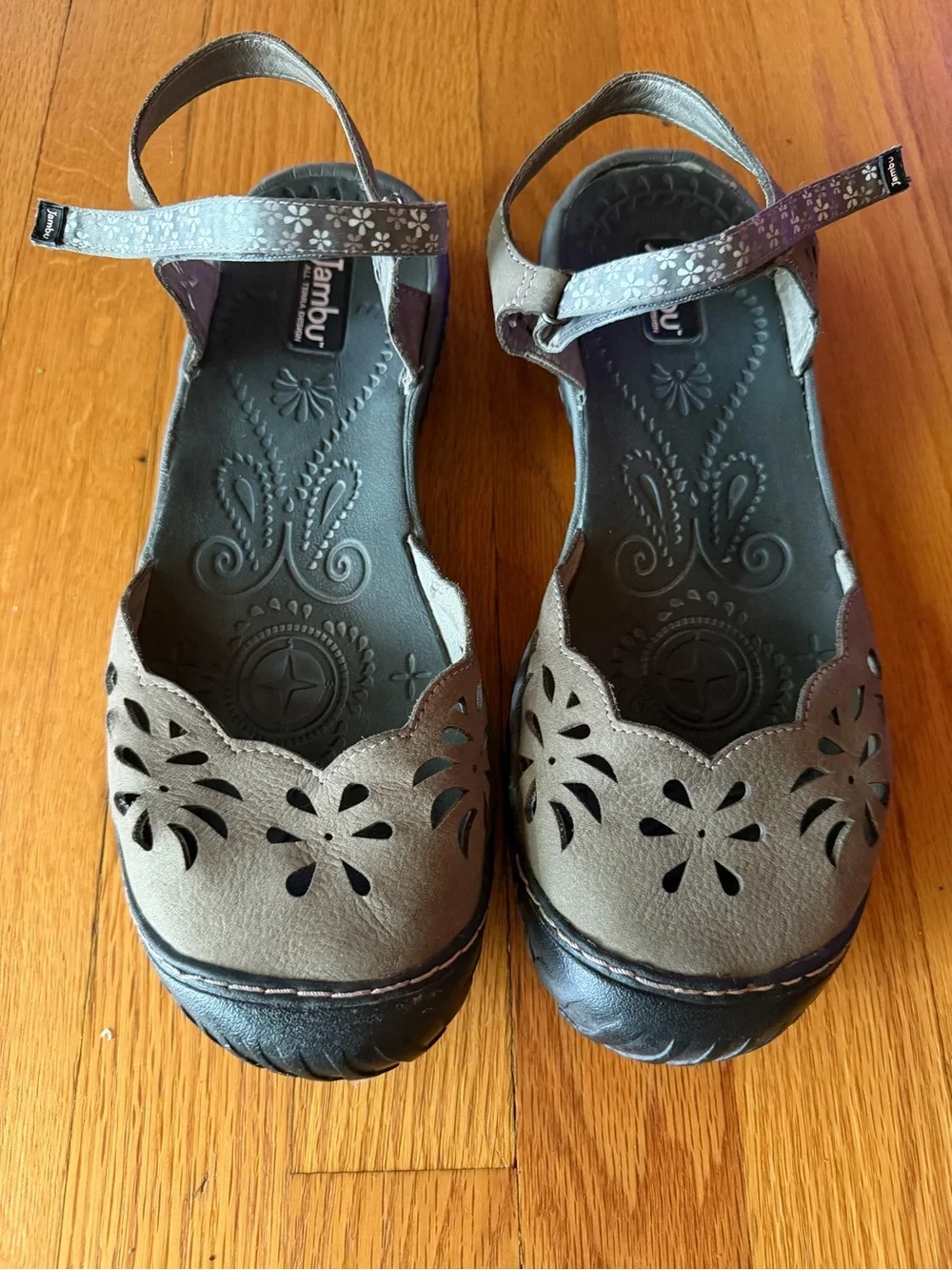 Jambu Women's Gray Floral Cutout Slingback Sandals